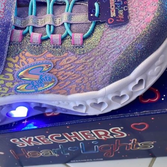 BRAND NEW girl youth skechers flutter hearts light up shoes size 2Y (lights up) - Picture 8 of 9